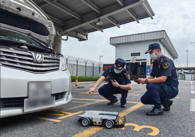 皇崗海關利用5G智能技術對跨境車輛進行查驗